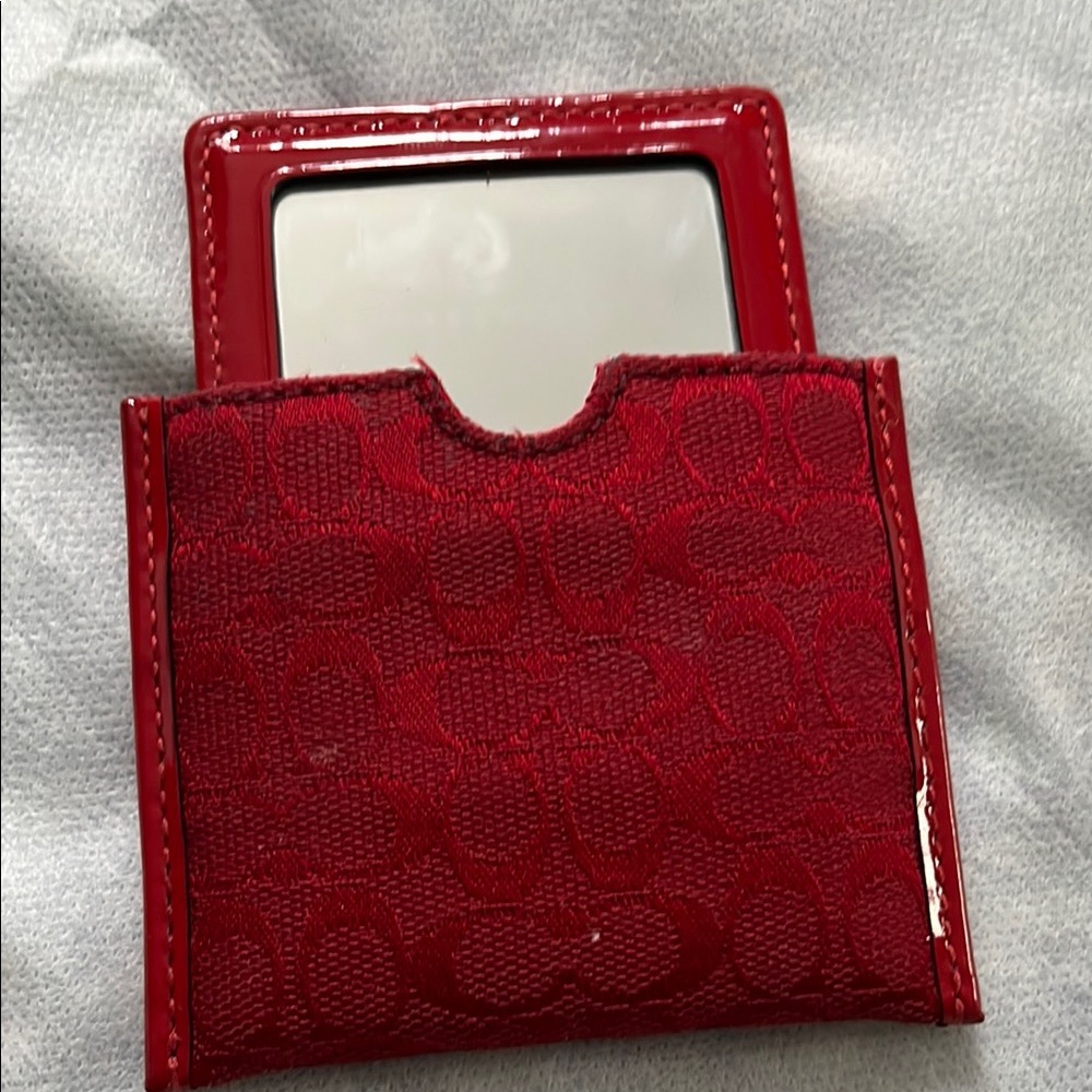 🪞 ❤️🤍💙Coach Brown & Gold or red vintage Compact Mirror 🪞 ❤️🤍💙2/$50 or $30 each - Picture 3 of 5